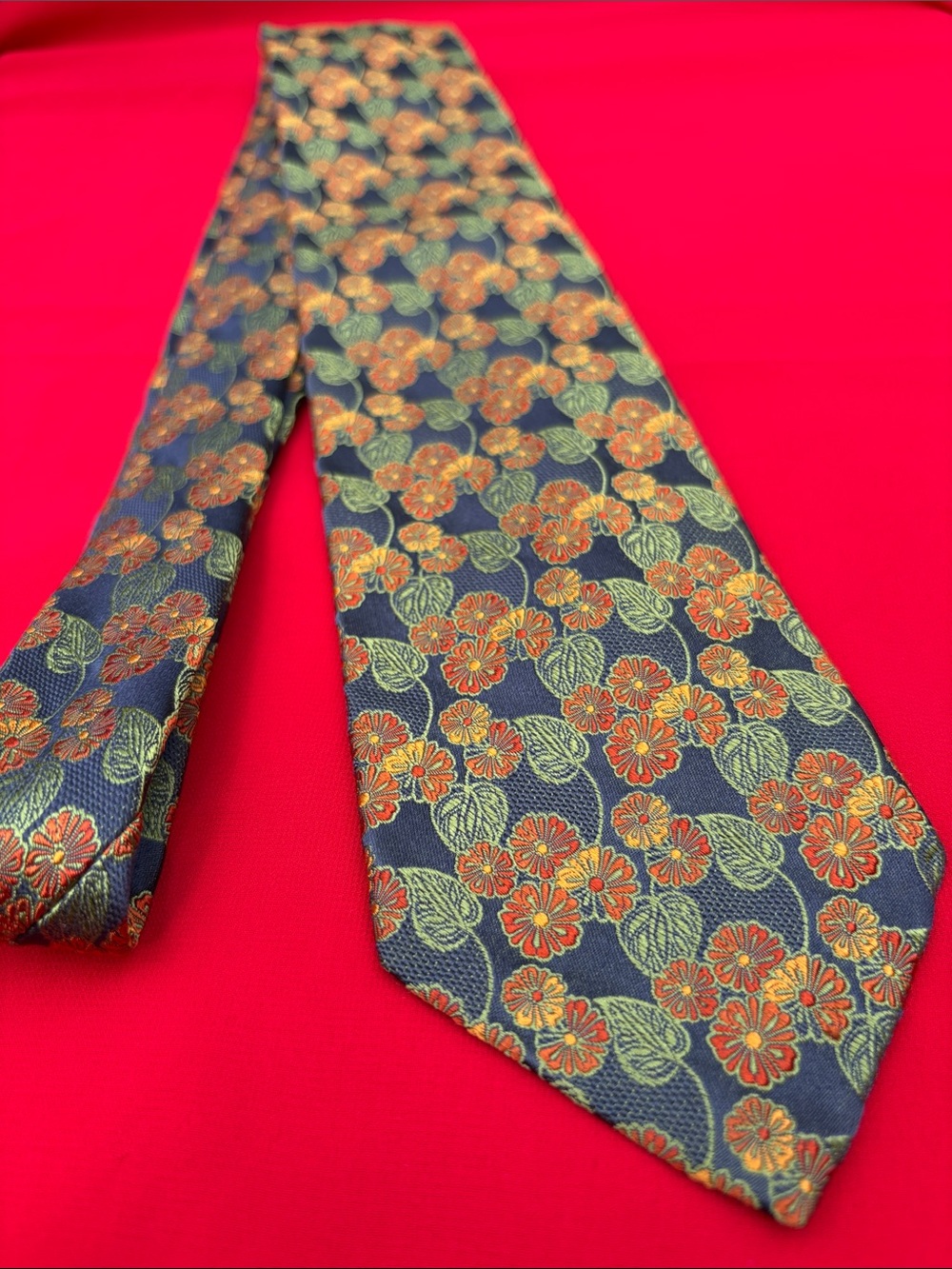 Hickey Freeman silk floral tie!